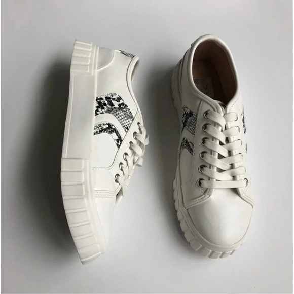 New DV By Dolce Vita Dwella Snake Embossed Low Top sneakers arrow lug platform - Picture 7 of 11